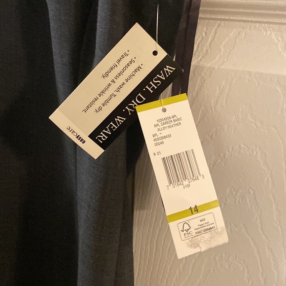 Women’s Dress Sleeveless. - Picture 3 of 4